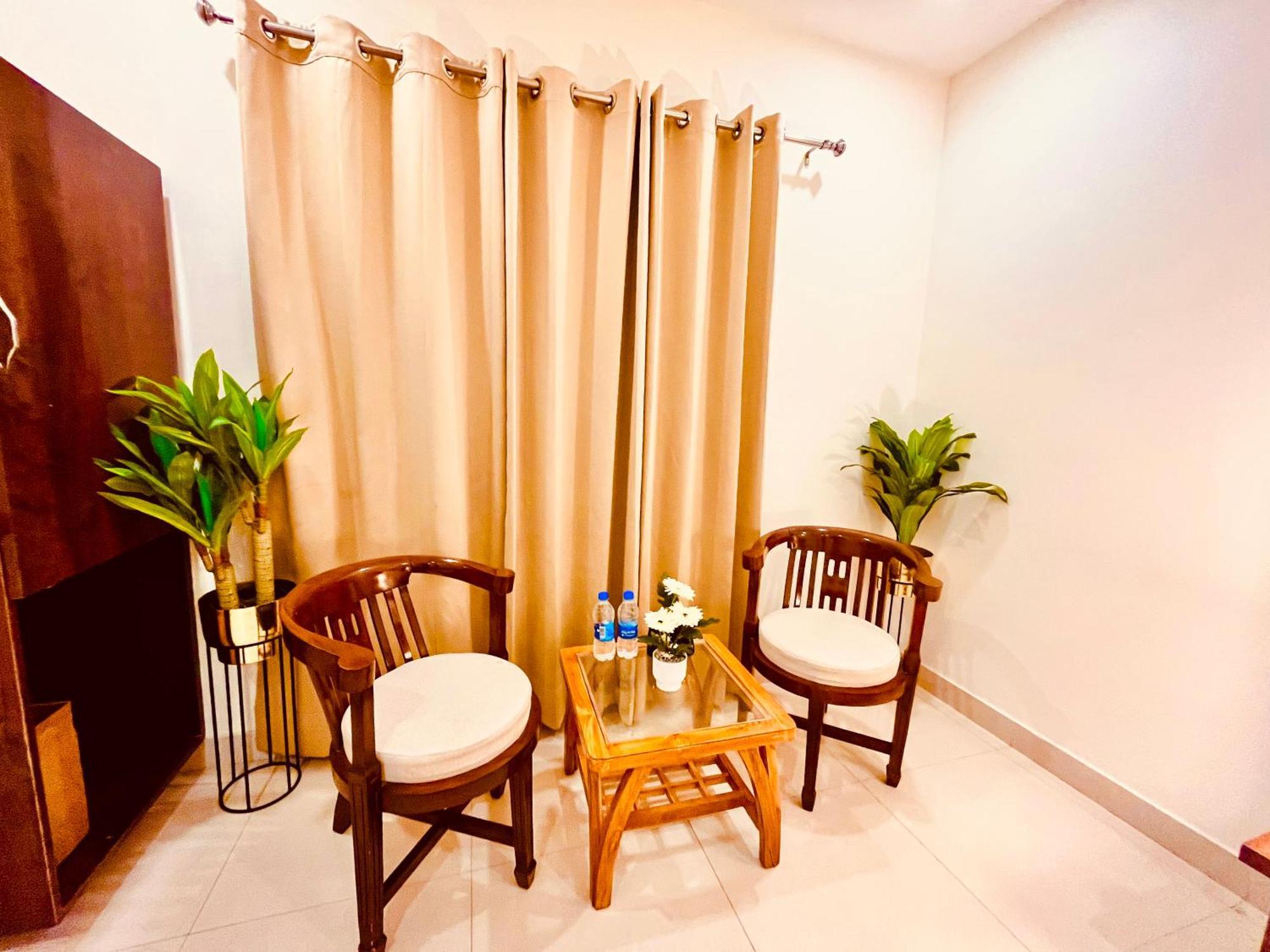 Sampat Royal Cafe Hotel Delhi  Exterior photo